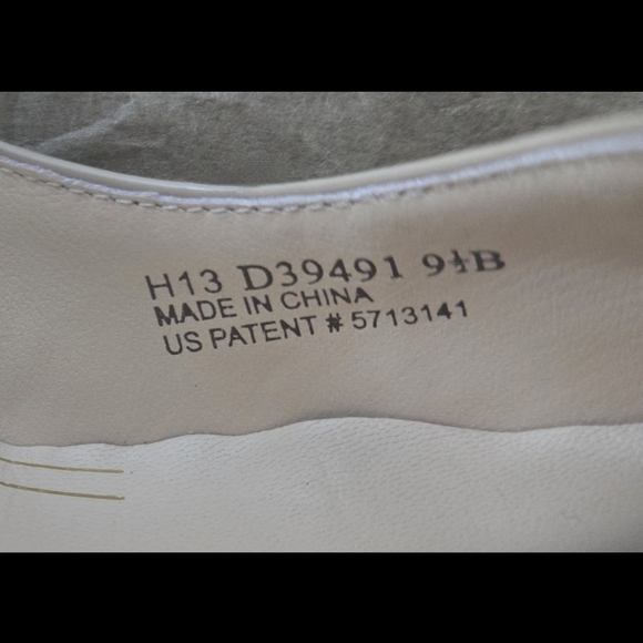 BNIB!! Cole Haan Women's Chelsea High Pump: Sandstone Patent, Size 9.5B - Picture 9 of 13